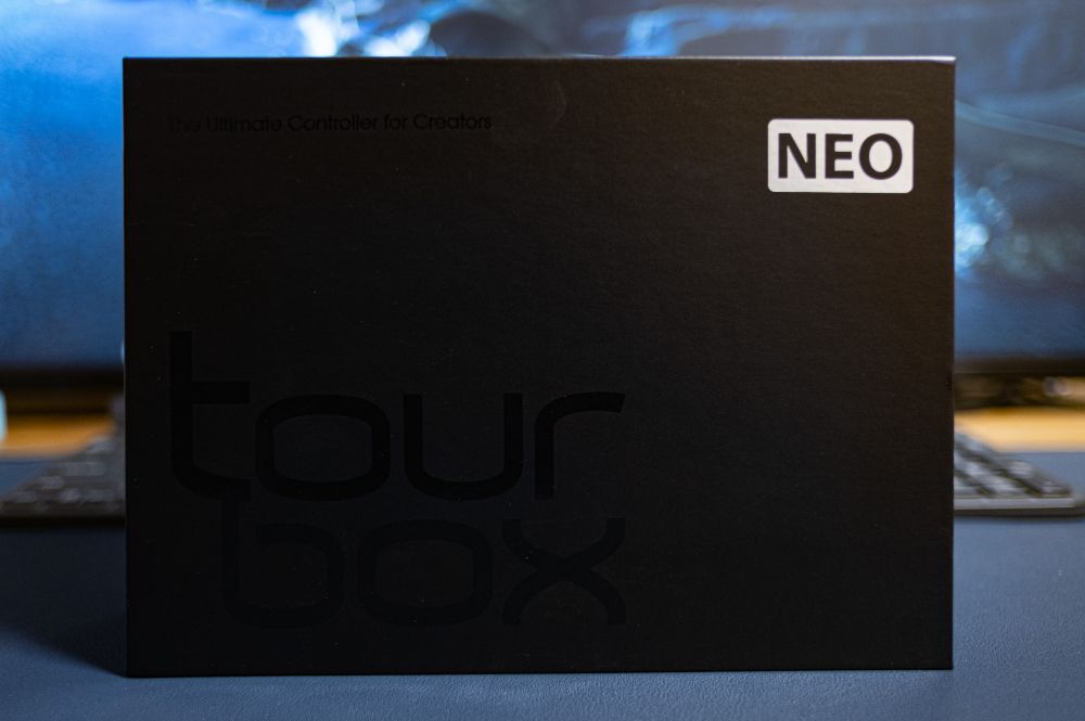 TourBox NEOの外箱