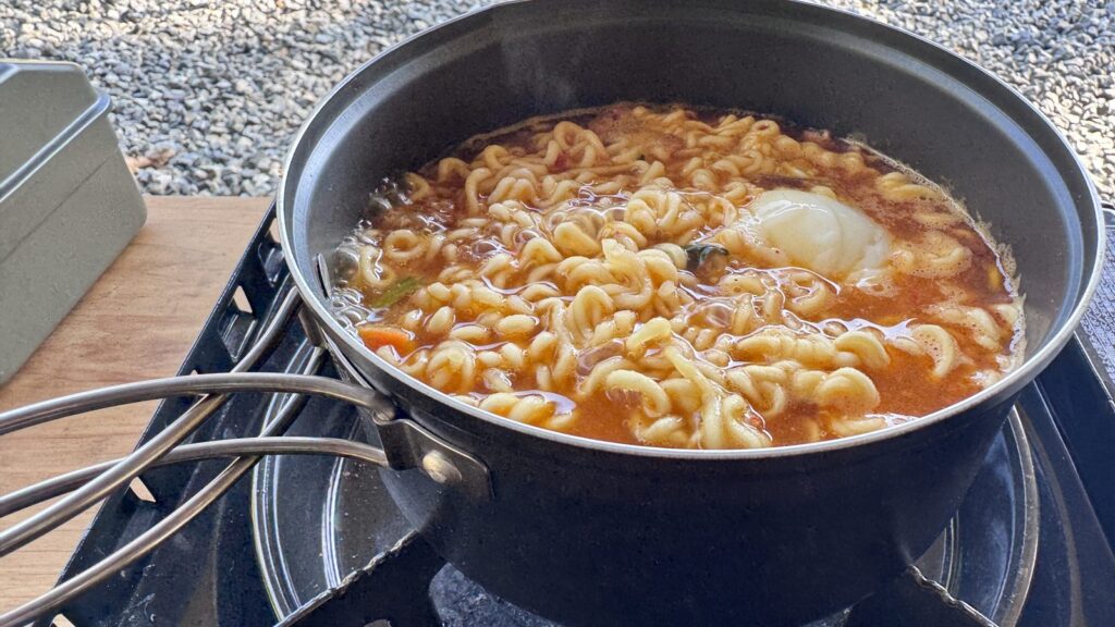 キャンプ用の鍋で作ったラーメン
